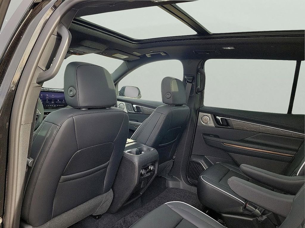 New 2026 Buick Enclave Avenir w/ Super Cruise Package FWD image 12
