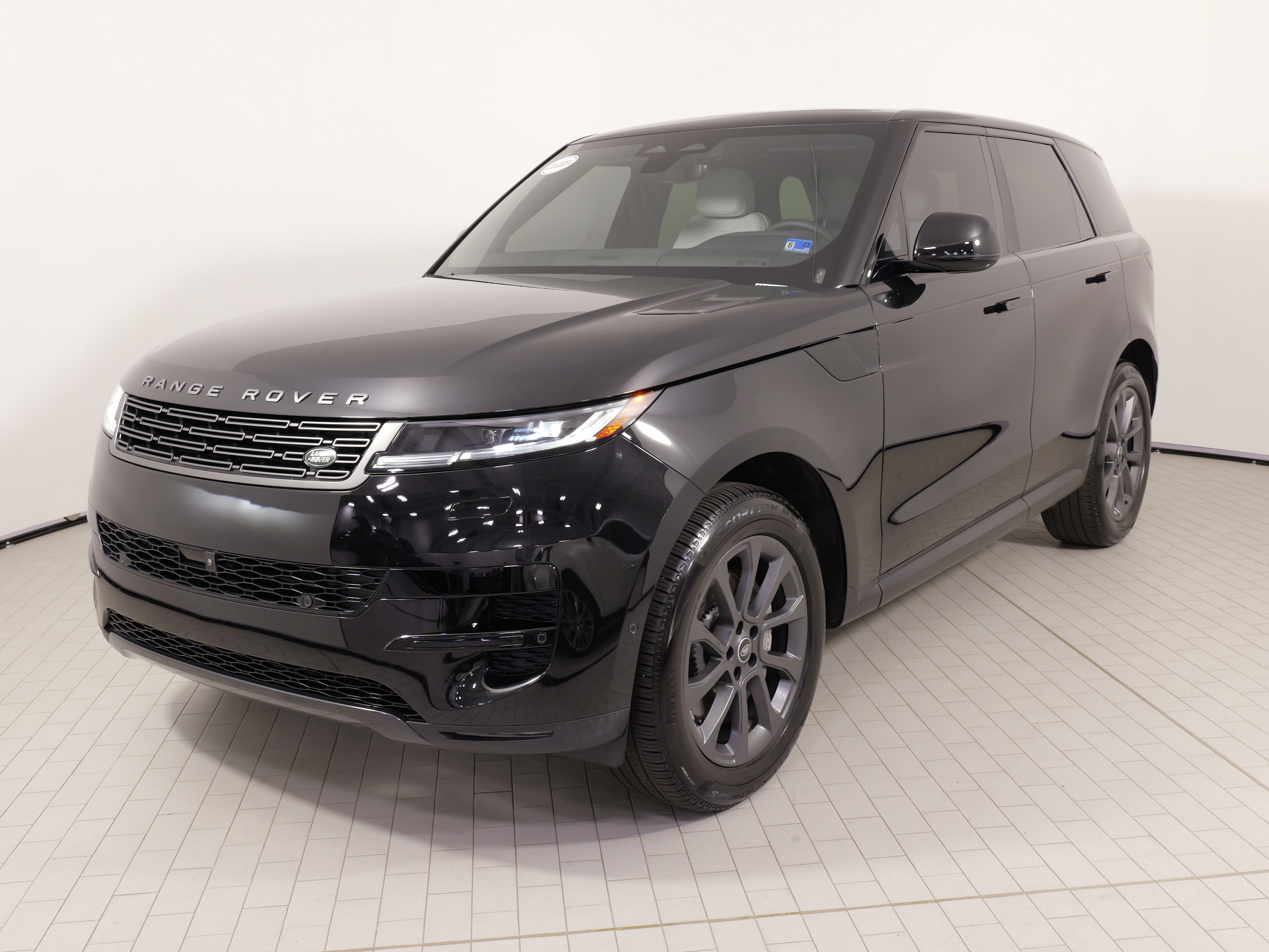 Used 2025 Land Rover Range Rover Sport AWD/4WD image 4