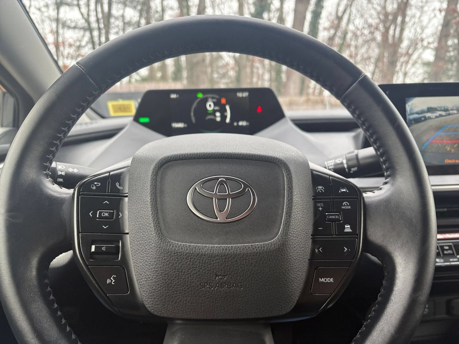 Used 2025 Toyota Prius LE FWD image 25
