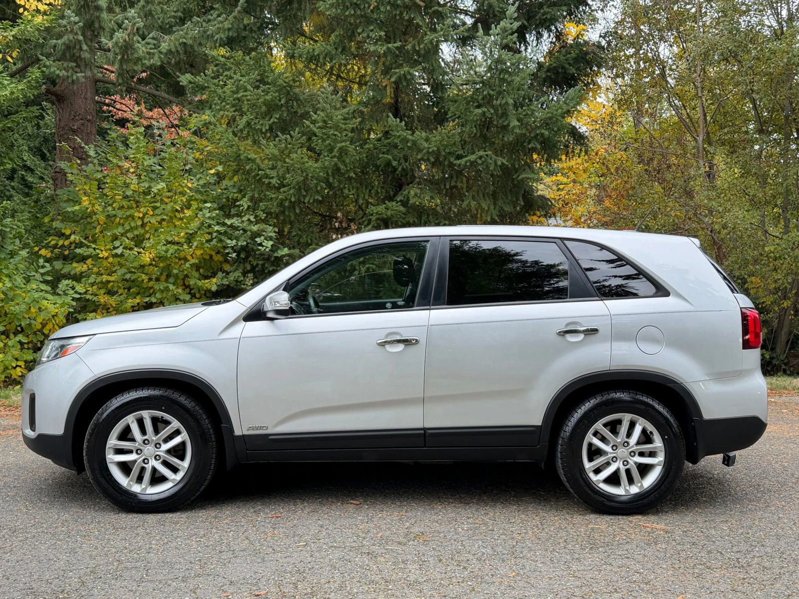 Used 2015 Kia Sorento LX image 2
