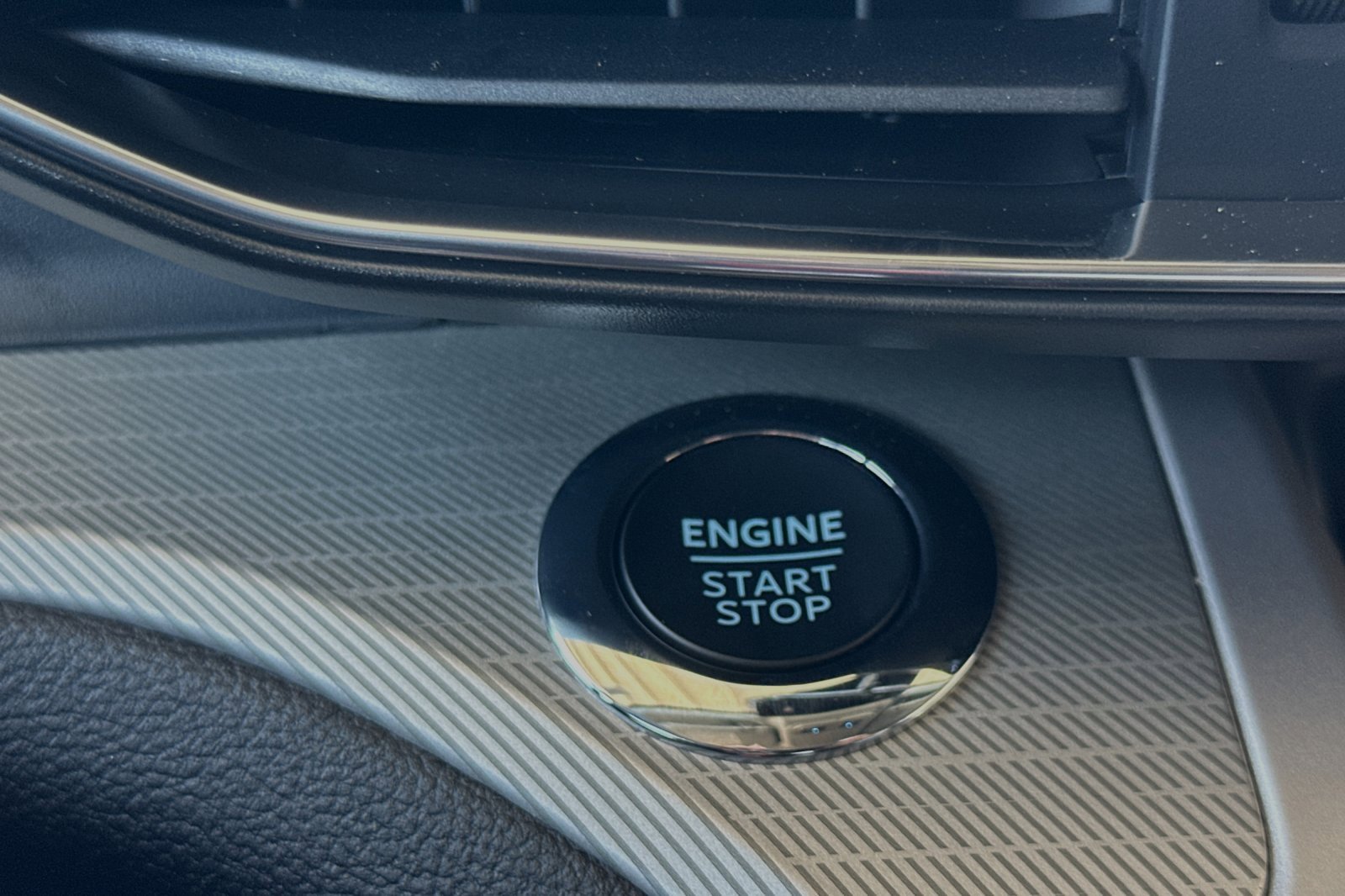 New 2024 Ford Explorer XLT w/ Equipment Group 202A image 22