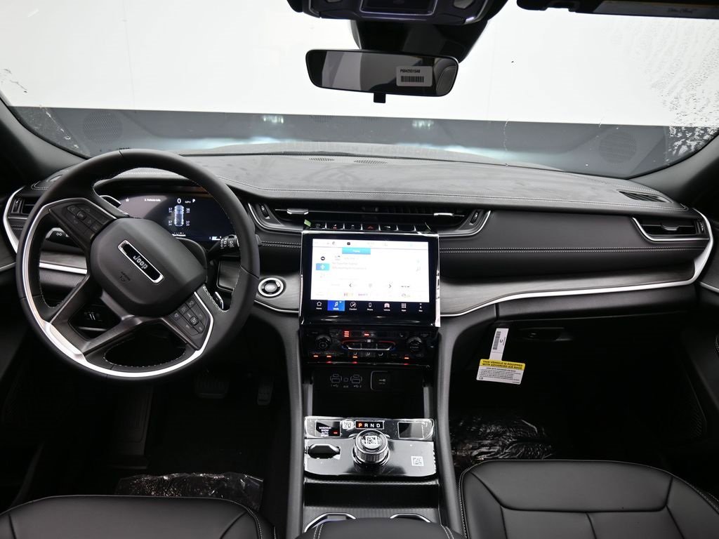 New 2025 Jeep Grand Cherokee Limited image 16