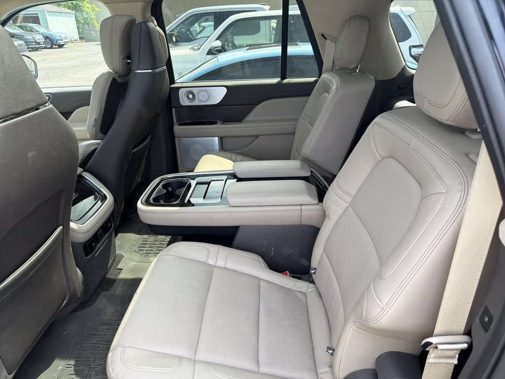Certified 2024 Lincoln Navigator L Reserve AWD/4WD image 6