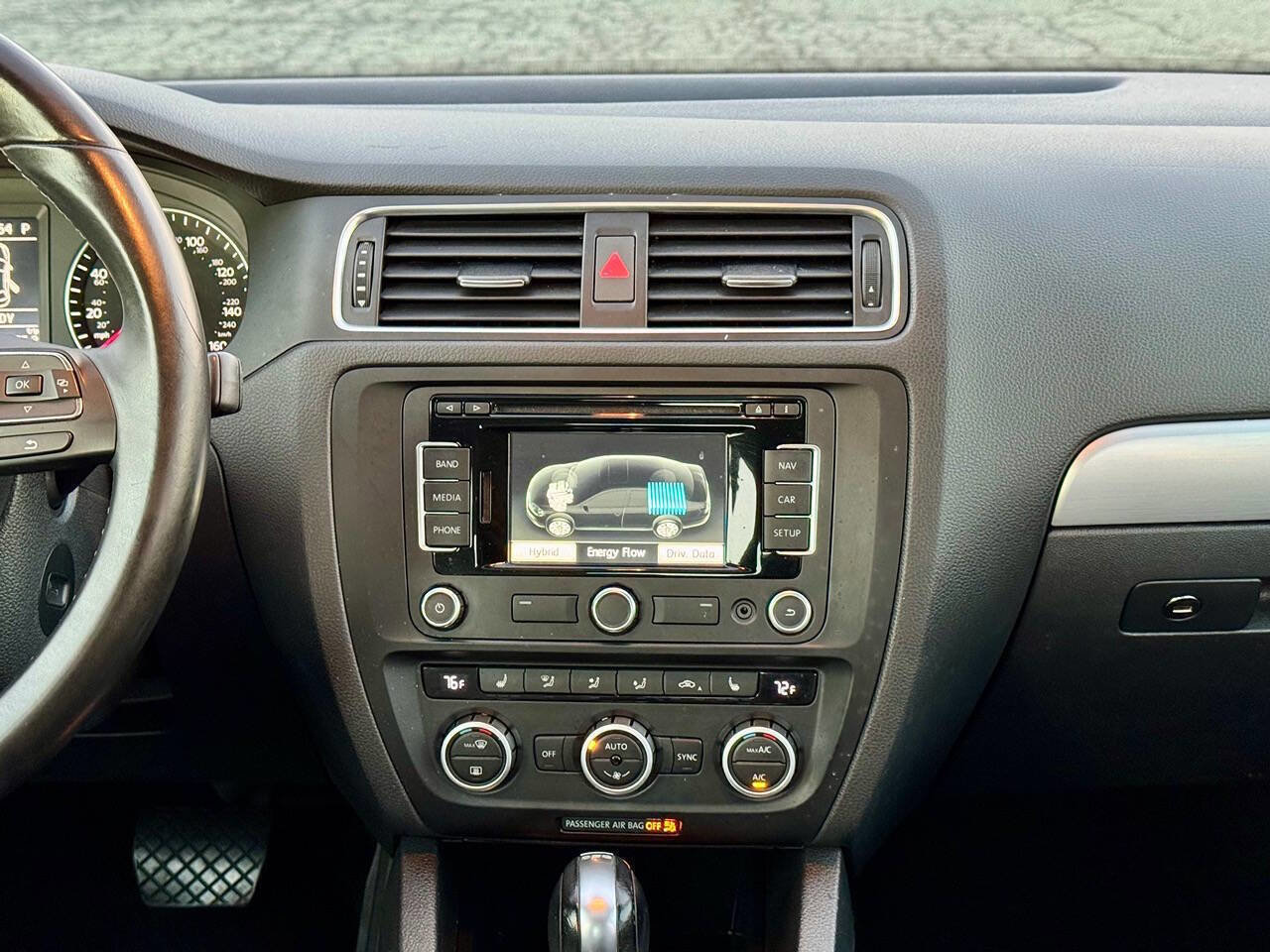 Used 2014 Volkswagen Jetta SE image 16