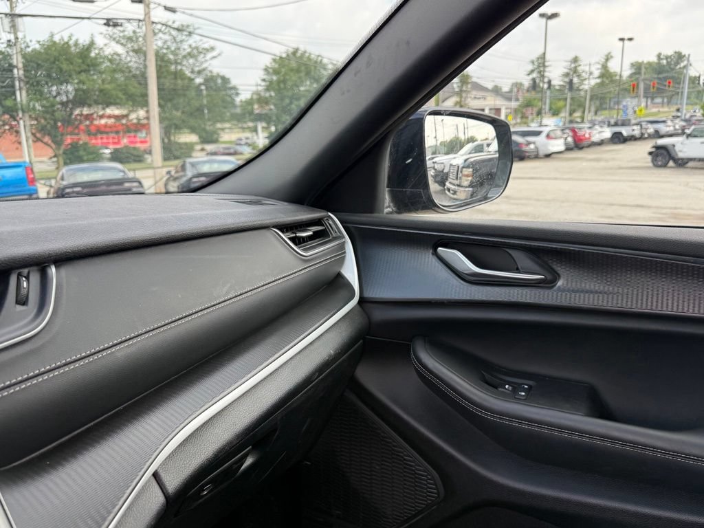 Used 2025 Jeep Grand Cherokee L Altitude AWD/4WD image 22