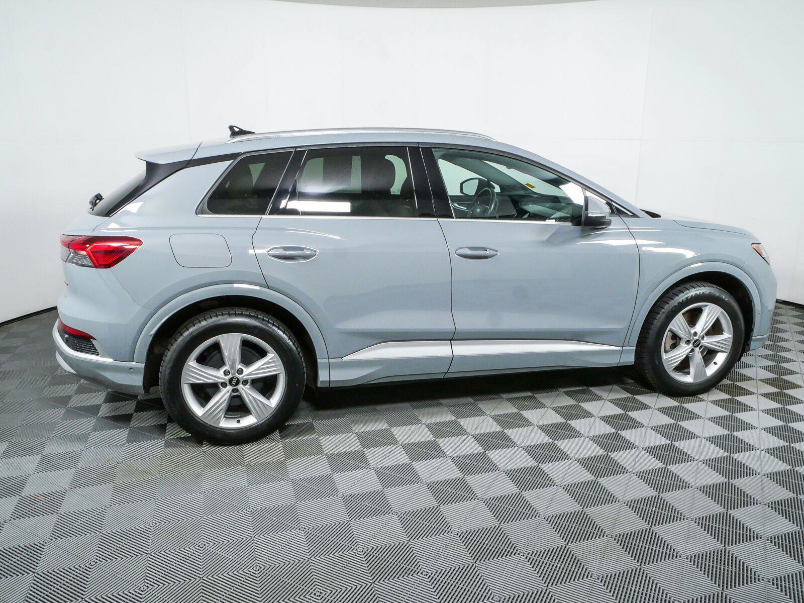 Used 2023 Audi Q4 e-tron Prestige AWD/4WD image 2