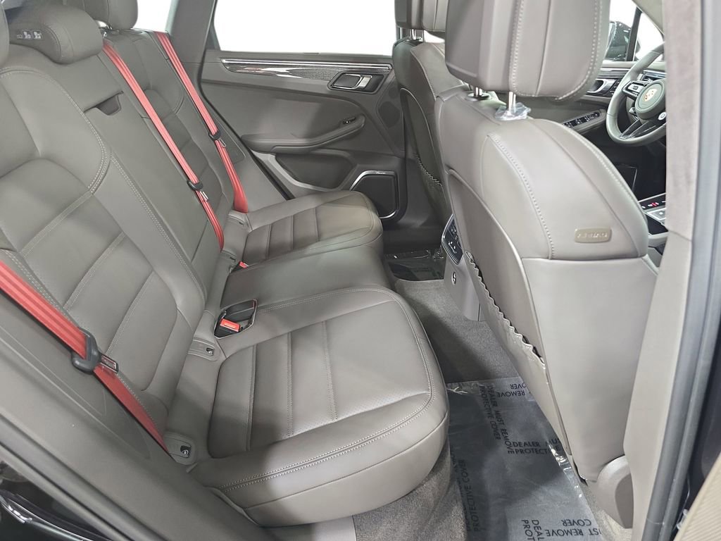Certified 2025 Porsche Macan GTS image 26