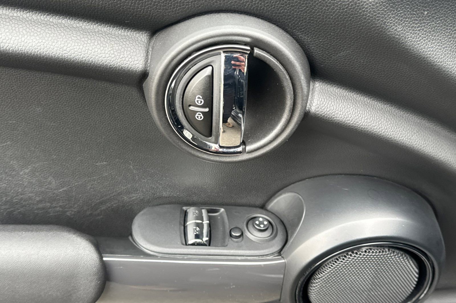 Used 2019 MINI Cooper 2-Door Hardtop image 10