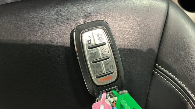 Used 2024 Chrysler Pacifica Touring-L FWD image 39