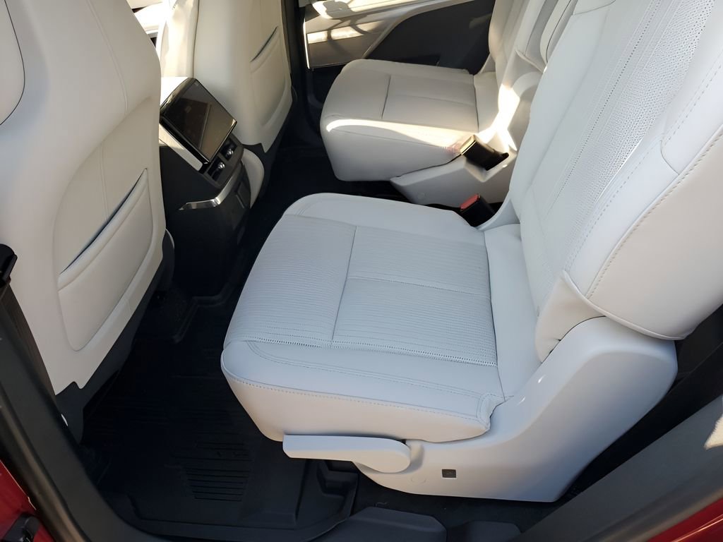 New 2026 Cadillac Vistiq Sport w/ LPO, Floor Liner Package image 20