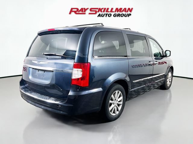 Used 2014 Chrysler Town & Country Touring-L FWD image 7
