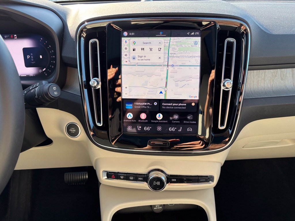 Certified 2024 Volvo XC40 B5 Plus w/ Climate Package AWD/4WD image 9