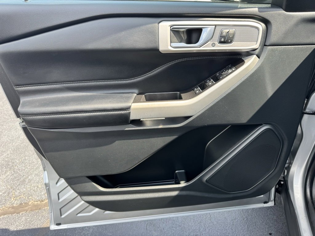 Used 2022 Ford Explorer Limited w/ Equipment Group 301A image 22