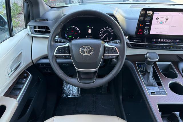 Certified 2023 Toyota Sienna XLE FWD image 14