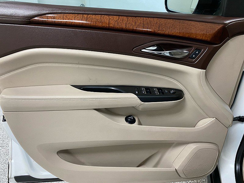 Used 2016 Cadillac SRX Luxury w/ Driver Awareness Package image 9