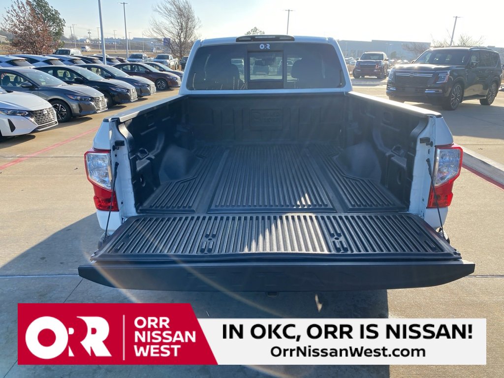 Used 2021 Nissan Titan SV w/ SV Convenience Package image 12
