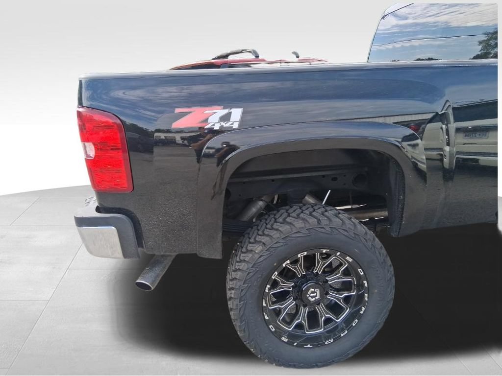 Used 2013 Chevrolet Silverado 2500 LTZ w/ LTZ Plus Package AWD/4WD image 5