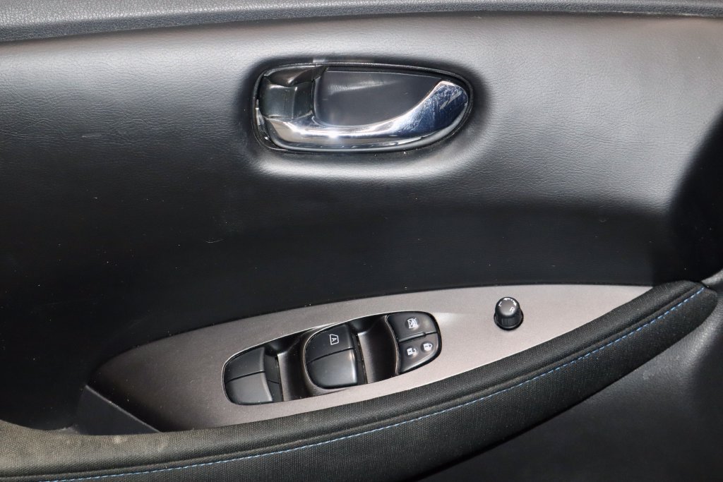 Used 2025 Nissan Leaf S FWD image 21