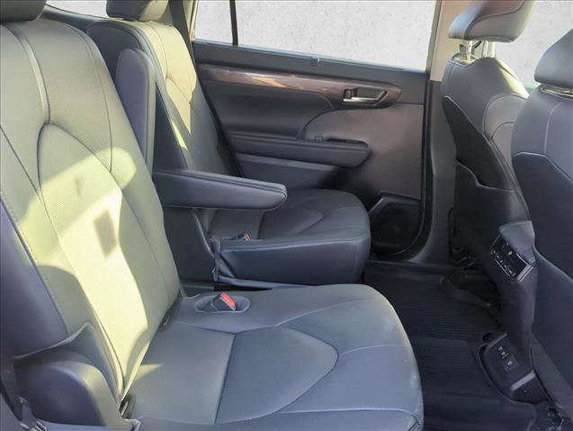 Used 2021 Toyota Highlander Limited image 25