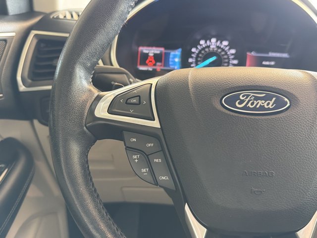 Used 2016 Ford Edge Titanium FWD image 15