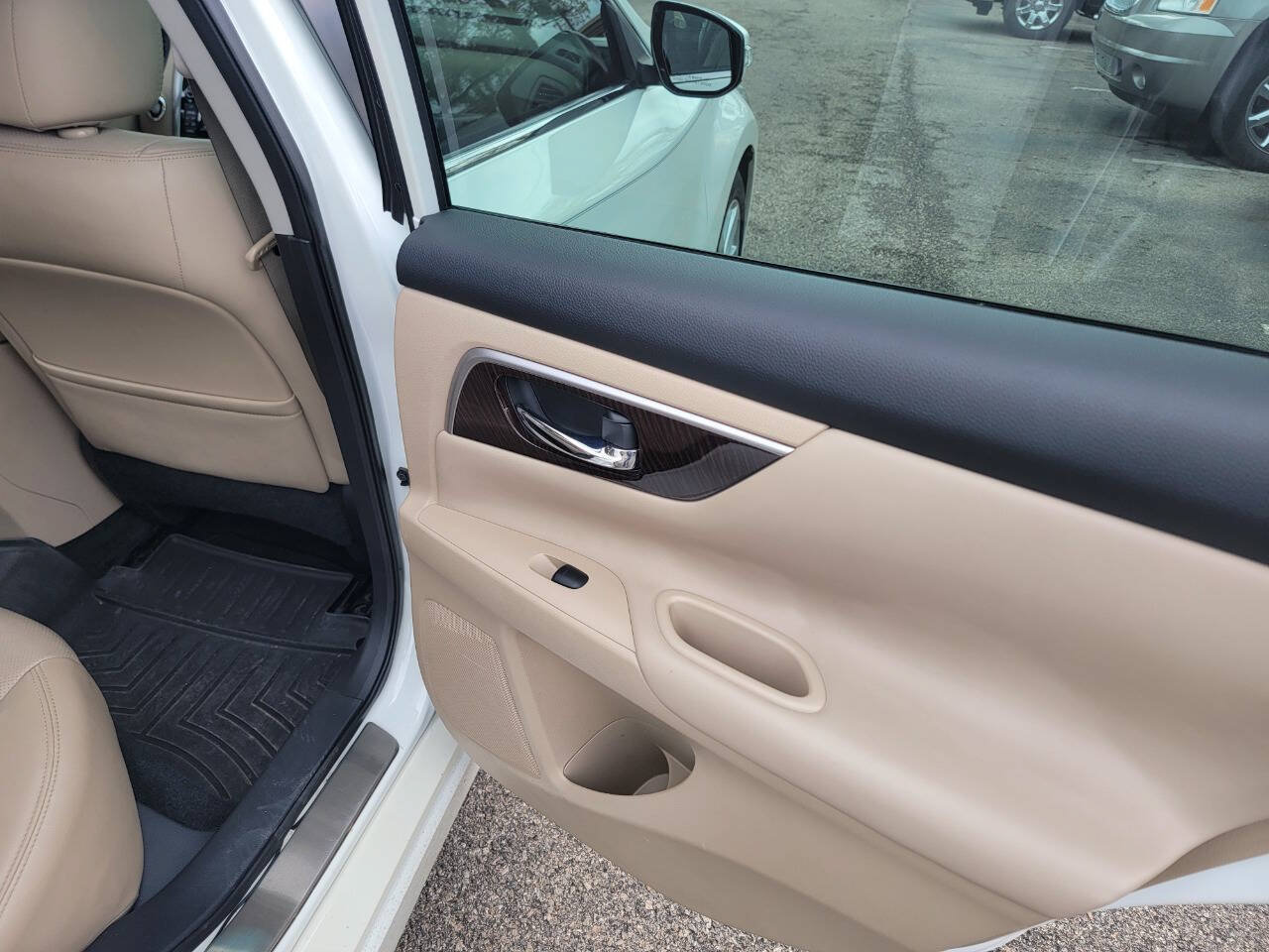 Used 2015 Nissan Altima 2.5 SL w/ Technology Package FWD image 25