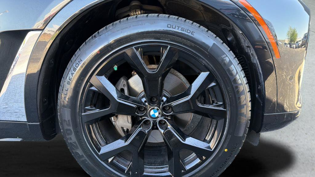 Used 2021 BMW X7 xDrive40i w/ Premium Package image 32