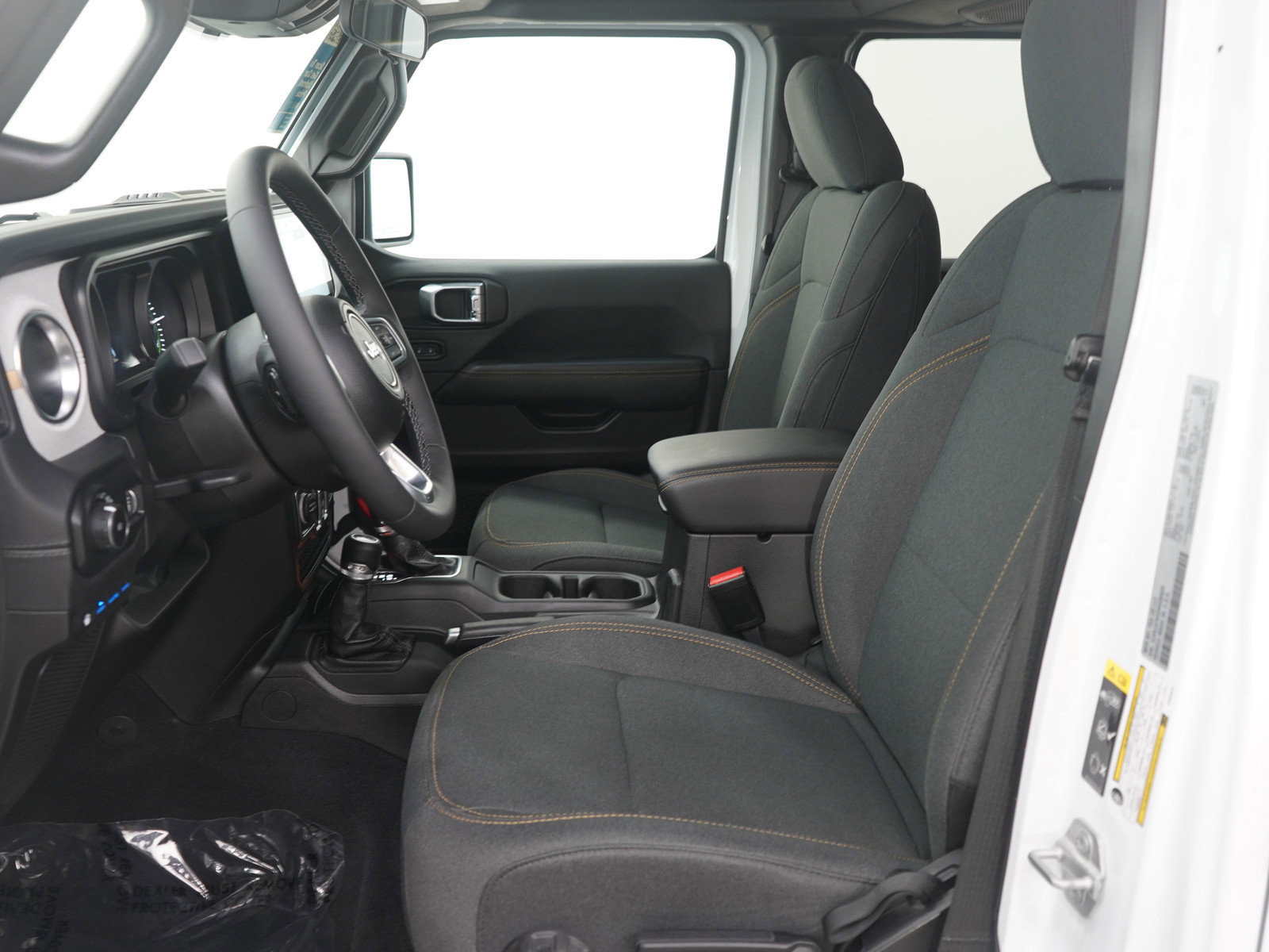 Used 2025 Jeep Wrangler Unlimited Sahara image 16