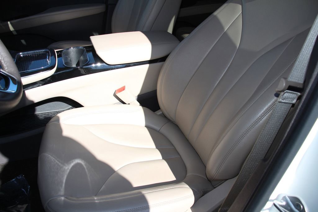 Certified 2022 Lincoln Nautilus AWD w/ Premium Package image 18