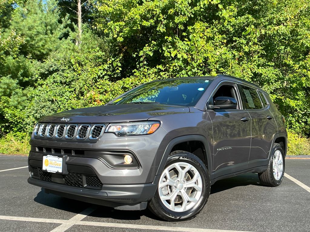 Used 2024 Jeep Compass Latitude image 1