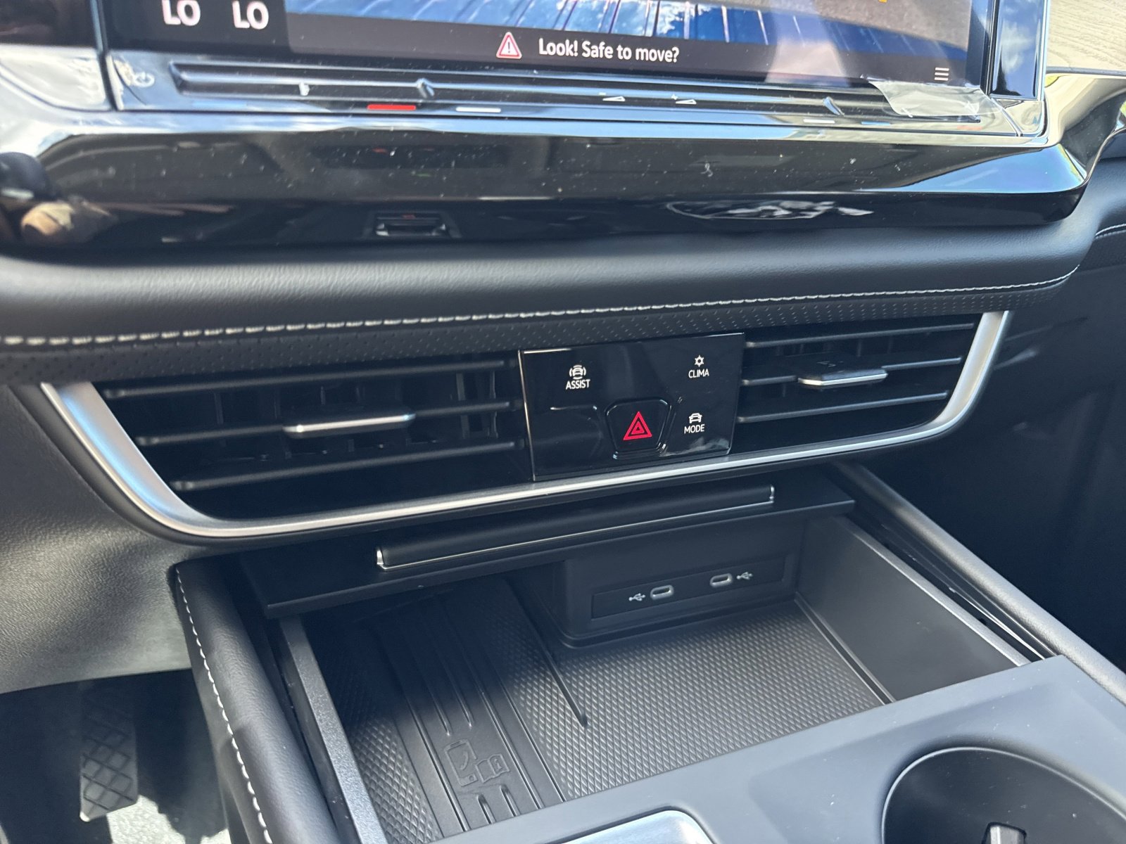 New 2026 Volkswagen Atlas SE image 24