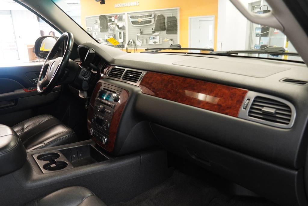Used 2012 Chevrolet Suburban LT AWD/4WD image 30