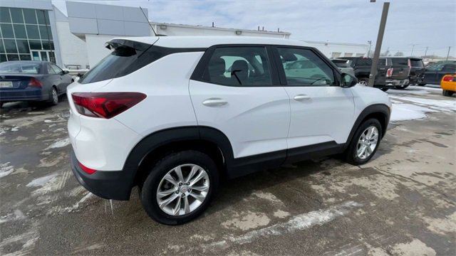 Used 2023 Chevrolet TrailBlazer LS image 2