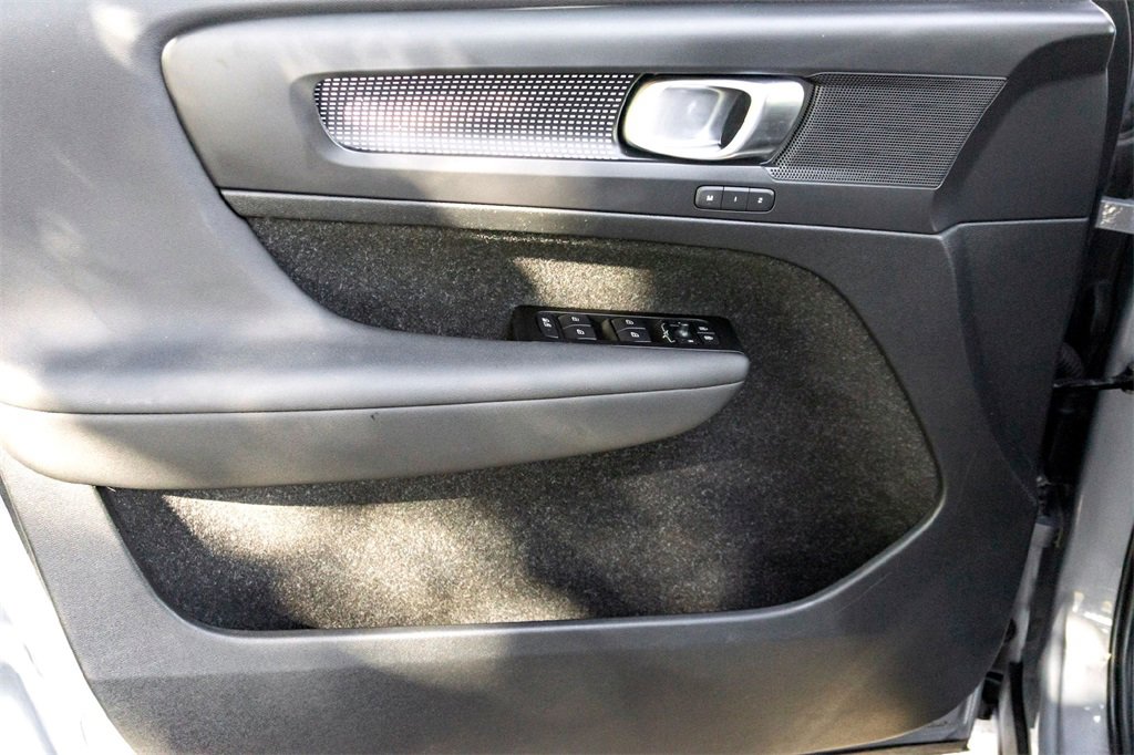 Used 2021 Volvo XC40 P8 Recharge image 10