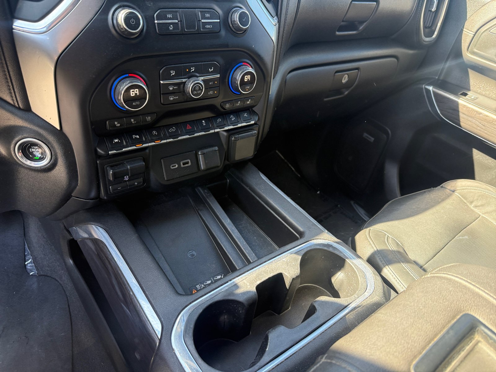 Used 2019 Chevrolet Silverado 1500 LTZ w/ LTZ Premium Package AWD/4WD image 13