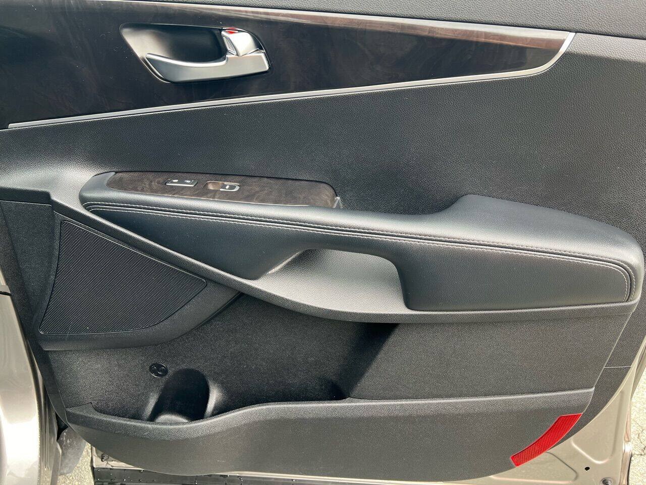 Used 2017 Kia Sorento L FWD image 25