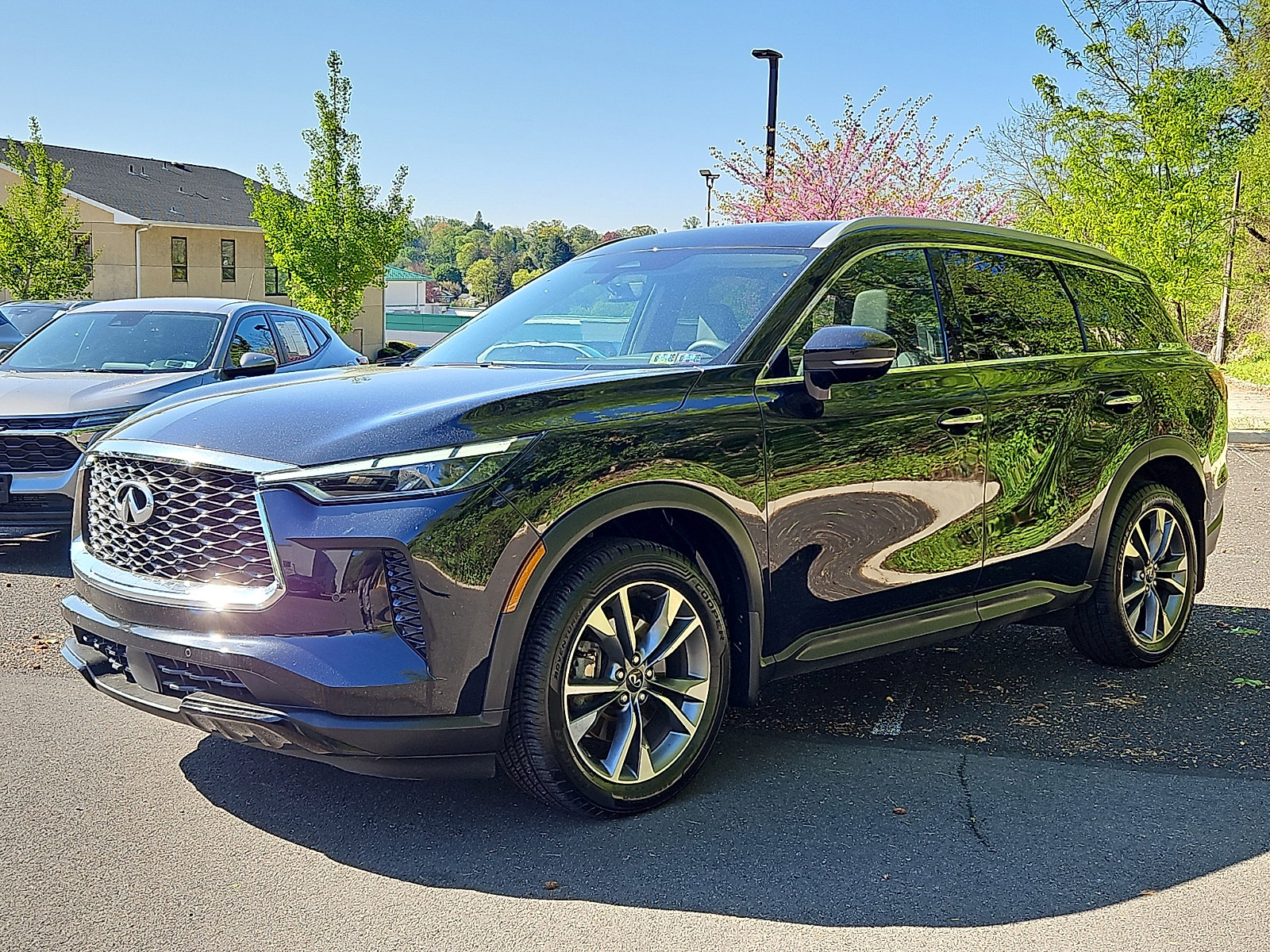 Used 2023 INFINITI QX60 Luxe w/ Performance Audio Package AWD/4WD image 3