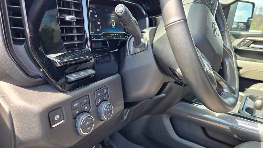 Used 2024 Chevrolet Silverado 2500 ZR2 w/ Technology Package image 18