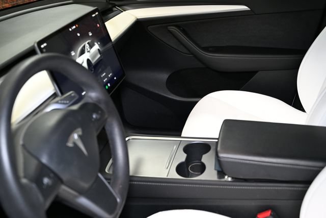 Used 2023 Tesla Model Y Long Range AWD/4WD image 21