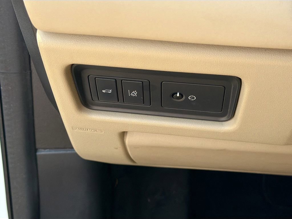 Used 2018 Land Rover Discovery Sport HSE image 33