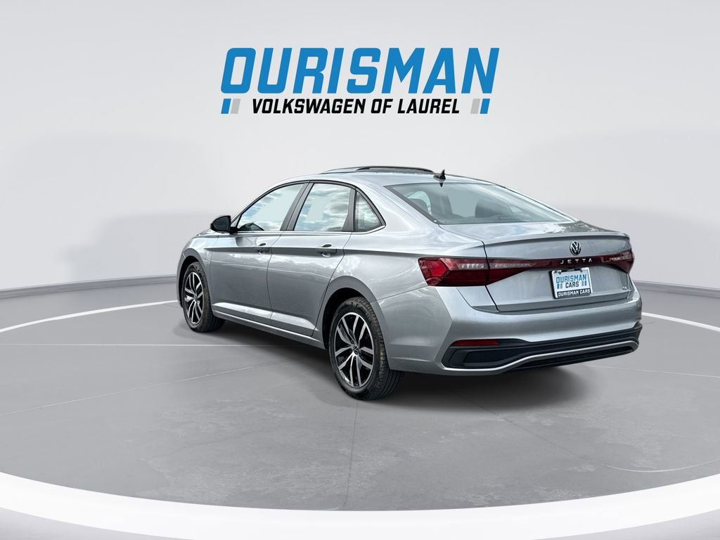 Used 2025 Volkswagen Jetta SE image 6
