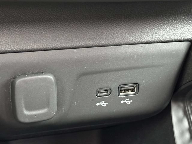 Used 2025 Chevrolet TrailBlazer RS w/ Convenience Package AWD/4WD image 18