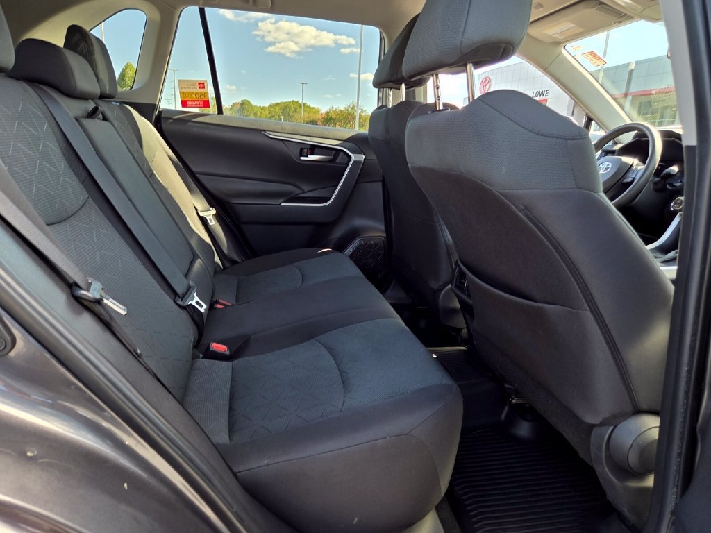 Used 2024 Toyota RAV4 XLE FWD image 15
