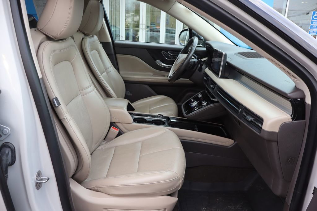 Used 2021 Lincoln Corsair AWD w/ Premium Package image 24