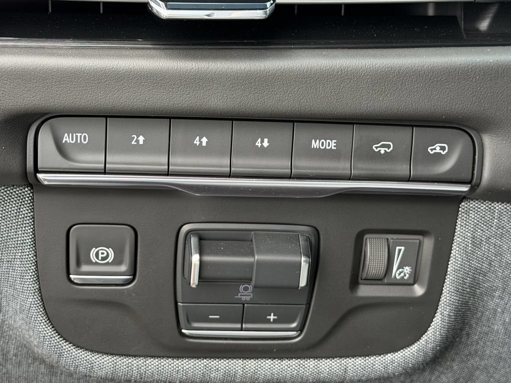 Certified 2025 Cadillac Escalade ESV Sport Platinum w/ LPO, ONYX Package AWD/4WD image 31