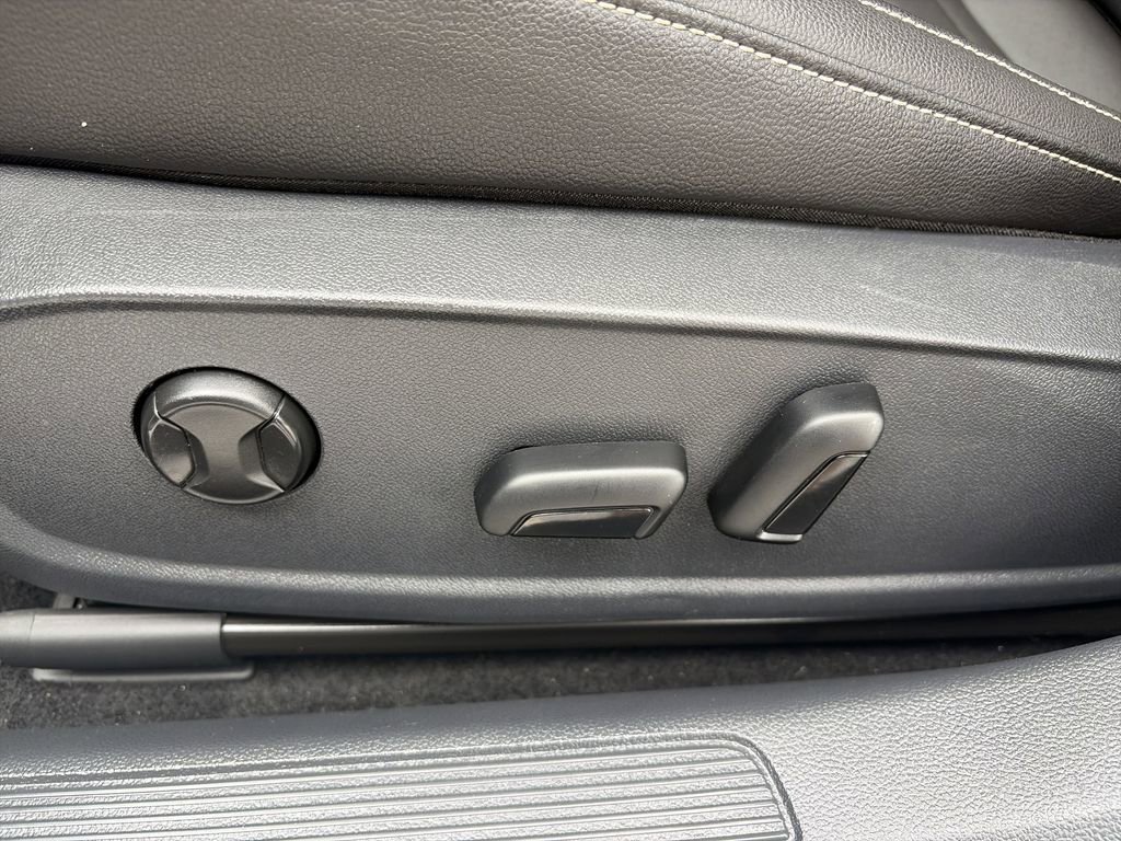 Used 2023 Volkswagen Jetta SE FWD image 13