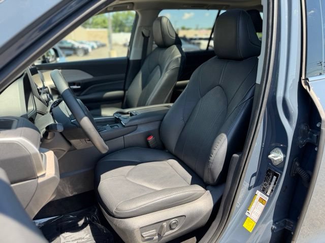 Used 2024 Toyota Grand Highlander AWD Hybrid image 16