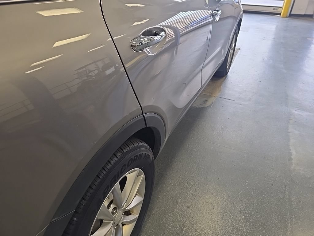 Used 2016 Kia Sorento LX AWD/4WD image 4