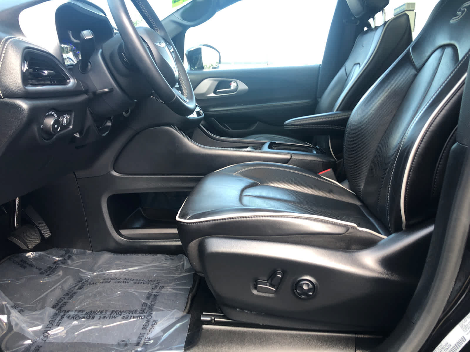 Used 2025 Chrysler Pacifica Limited FWD image 22