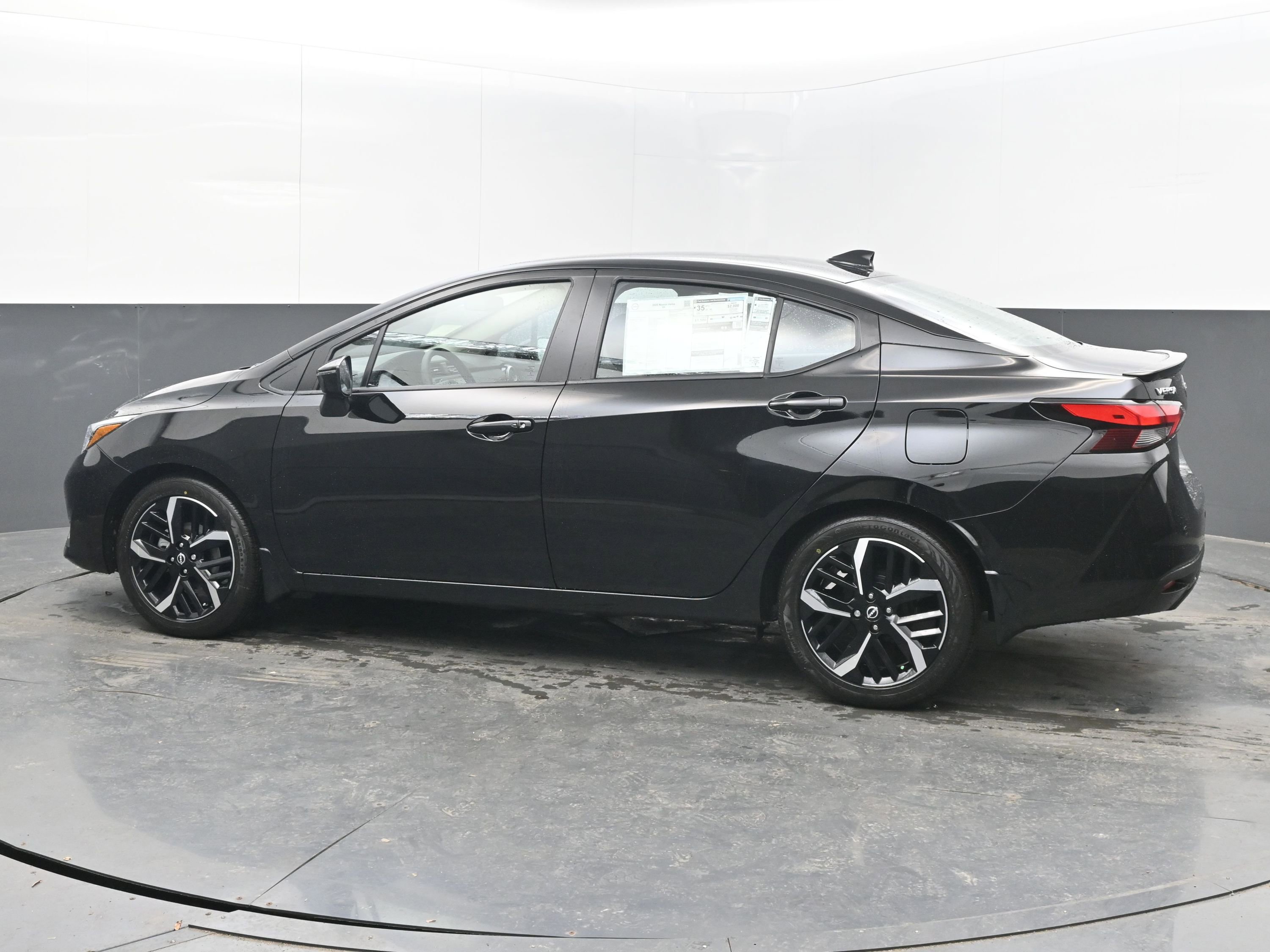 New 2025 Nissan Versa SR image 5