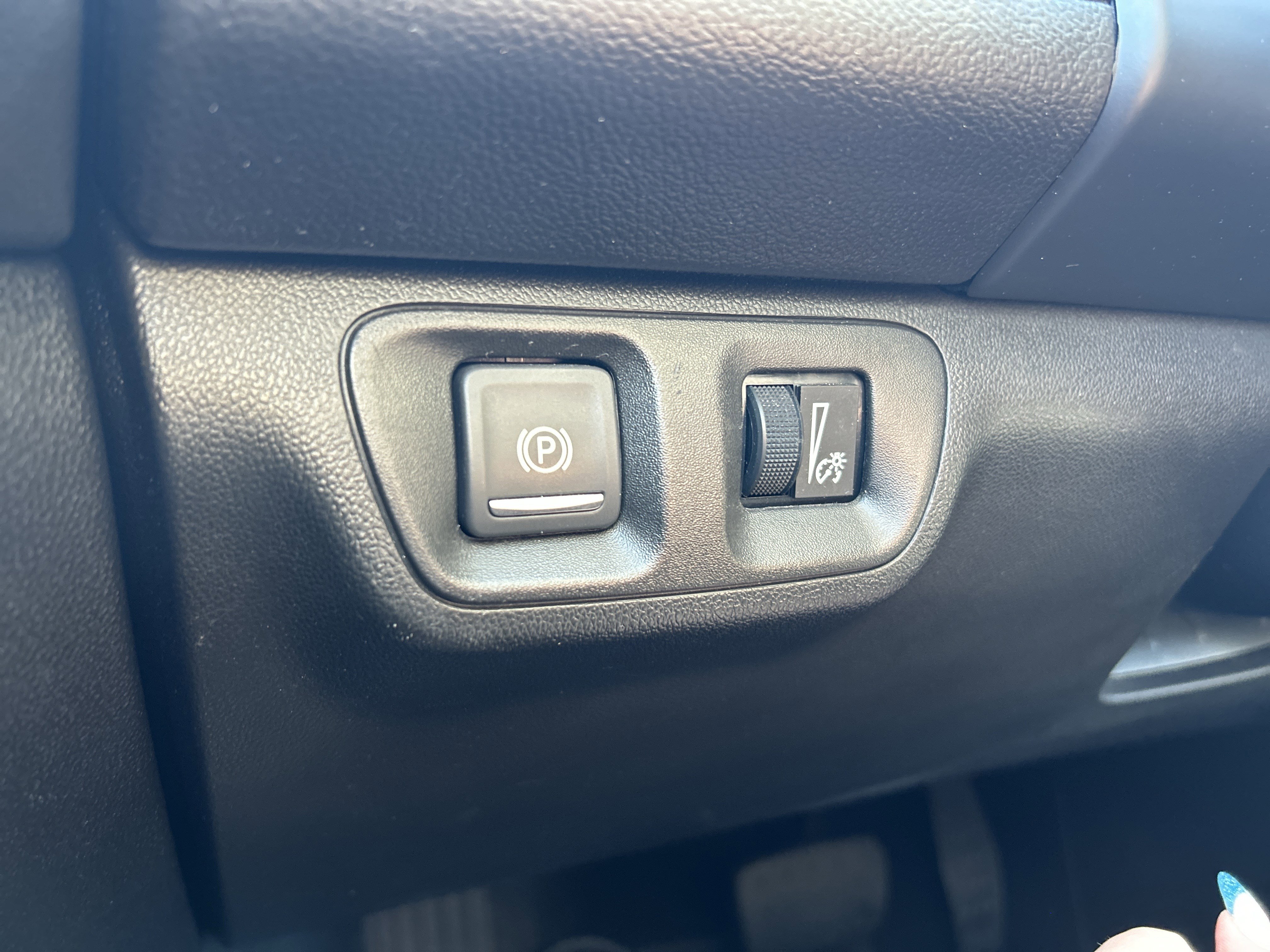 Used 2023 GMC Acadia SLT image 6